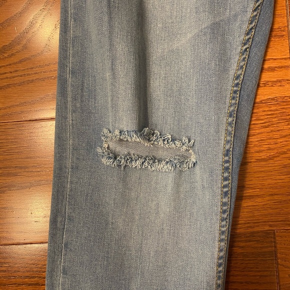 Forever 21 Ripped Skinny Jeans - Picture 3 of 9